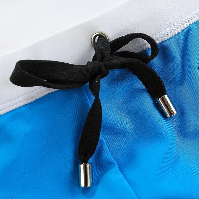 Slip de Bain Homme Tendance – Serré, Respirant, Épissage Bicolore, Short de Plage